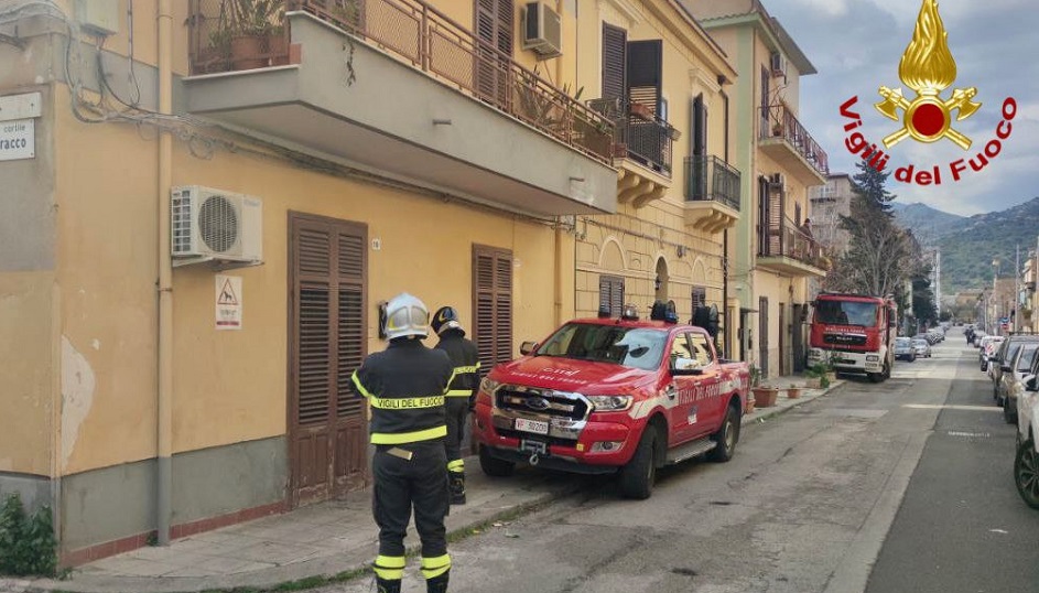 Notte tragica a Palermo, muore nell’incendio del suo appartamento in via Maltese un’anziana disabile, indagano i carabinieri