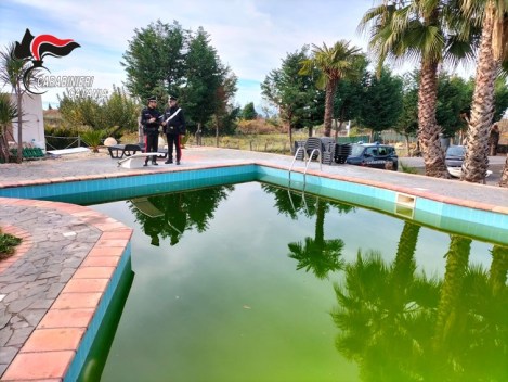 Scovate delle ville con piscine e verande abusive nel Parco dell’Etna, scattano tre denunce tra cui una per un imputato per mafia  