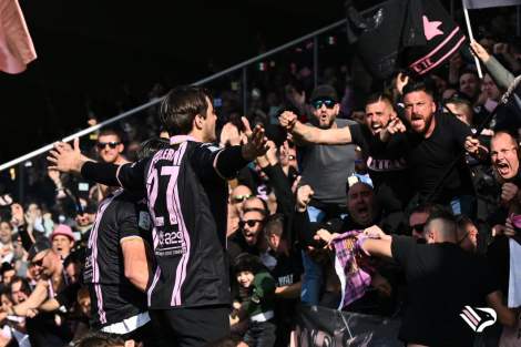 Soleri esulta per il suo gol che permette al Palermo di pareggiare sul campo del Sudtirol