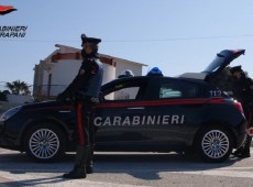 Botte e minacce di morte ai carabinieri, denunciati padre e figli