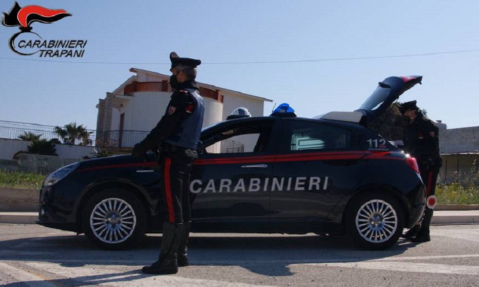 Minacce di morte ai carabinieri, denunciati padre e i due figli