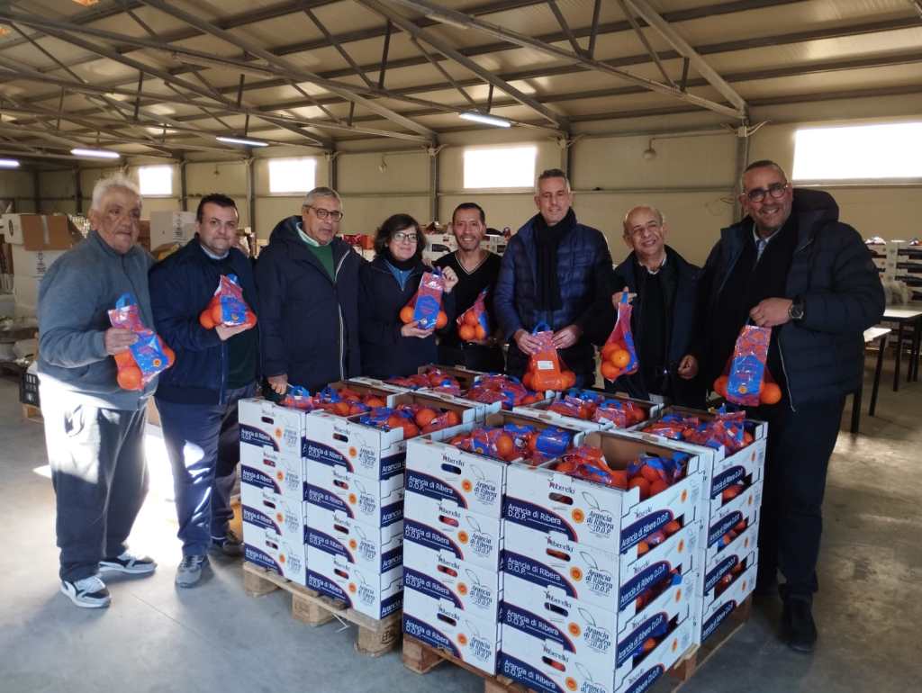 Donazione di arance alla Missione Speranza e Carità di Biagio Conte