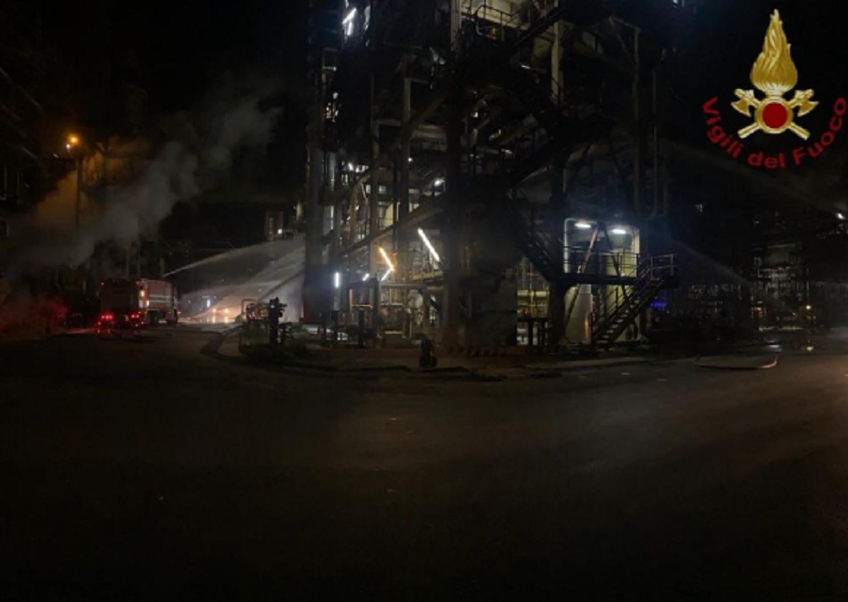 L'incendio alla raffineria Isab Lukoil