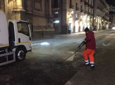 Sant’Agata, prosegue pulizia delle strade, riaperta al traffico via Etnea alta