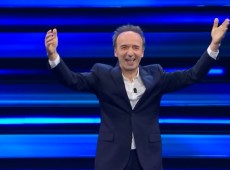 Sanremo 2023, Roberto Benigni elogia la Costituzione, “è da amare”