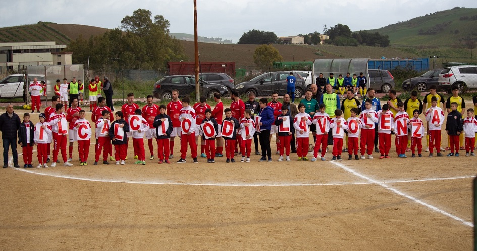 Nel Palermitano nel pre partita di un match di seconda categoria manifestazione contro la violenza nei campi di calcio
