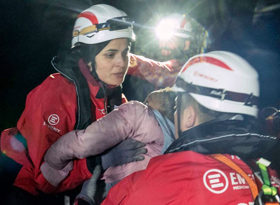 Salvati 105 migranti al largo delle coste siciliane da una nave di Emergency, il natante era in avaria e imbarcava acqua