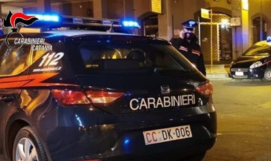Blitz dei Nas all’interno di un panificio, trovata sporcizia ovunque, anche negli armadi frigo, scattano sanzioni per il titolare