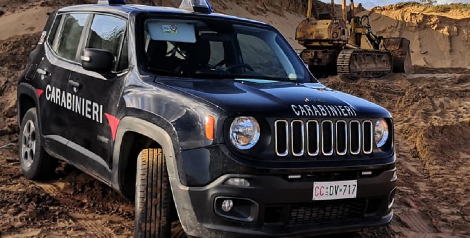 Un uomo nel Trapanese minaccia i carabinieri con una spranga in mano dopo aver ricevuto il divieto di dimora e viene arrestato