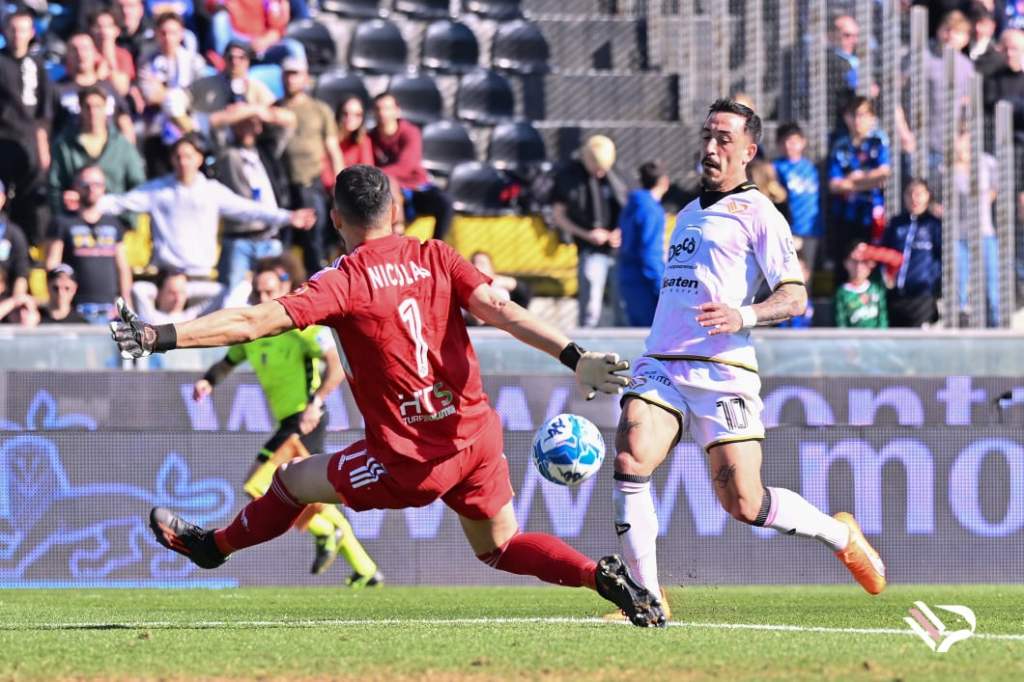 Di Mariano segna il vantaggio del Palermo a Pisa, il match finirà 1-1, serie B 2022-2023
