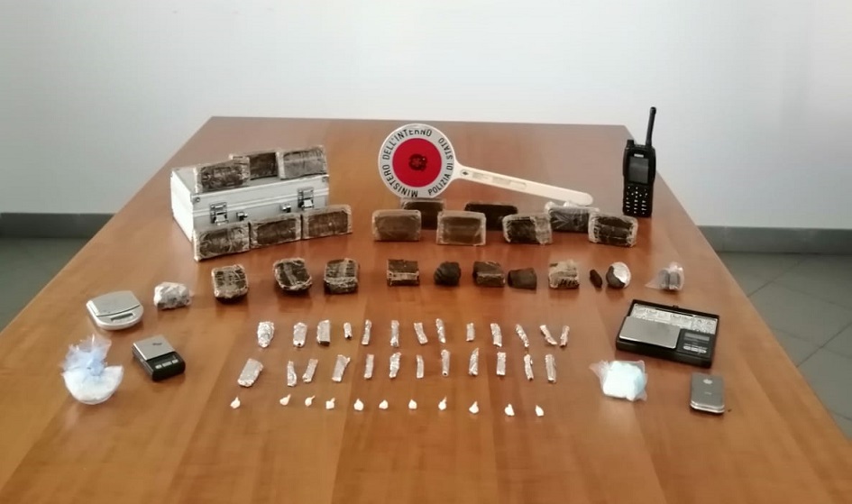 Base dello spaccio della droga scoperta in un quartiere di Ciaculli a Palermo, arrestato un giovane grazie al cane Ulla