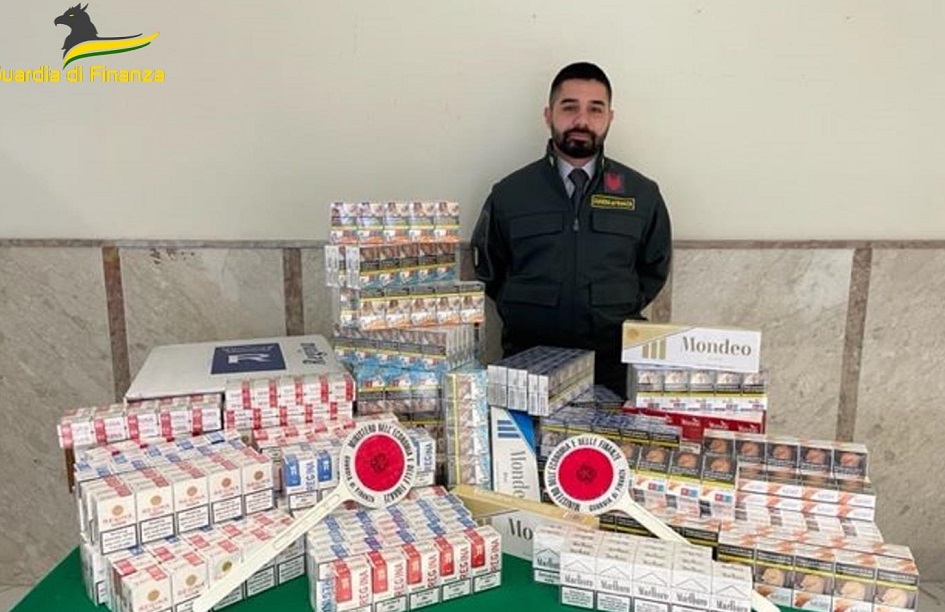 La guardia di finanza scopre in un garage di Palermo la vendita di sigarette di contrabbando, denunciato uomo ai domiciliari