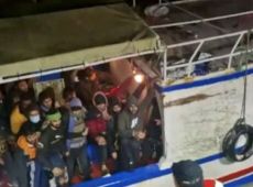 Maxi sbarco di migranti in Calabria, 650 a Roccella Ionica (arrivati da soli)