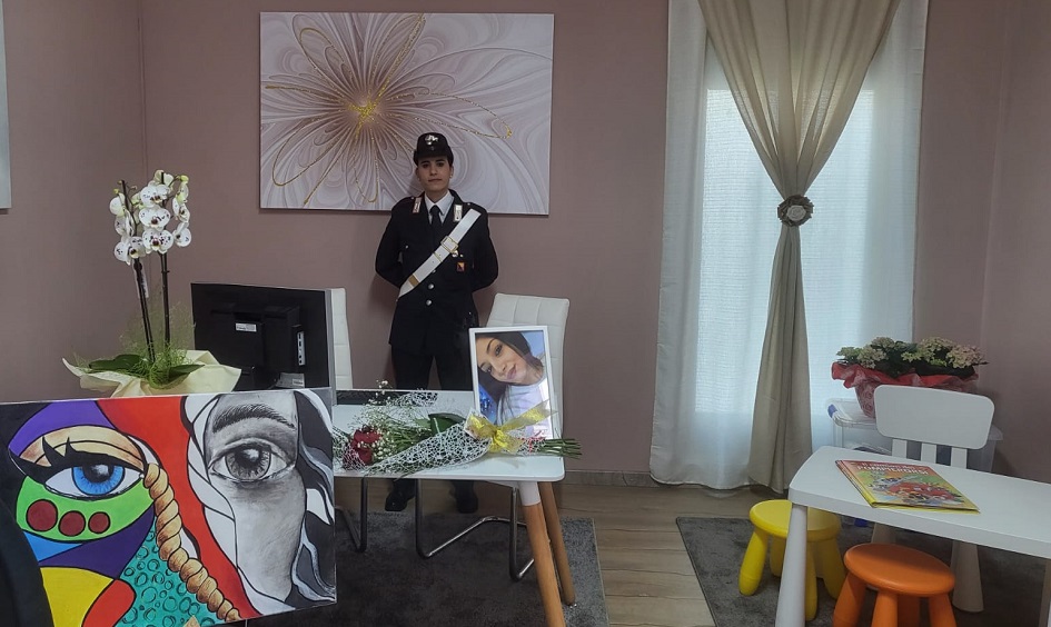 Taglio del nastro per la nuova stanza protetta nella caserma di carabinieri di Termini Imerese per accogliere le vittime di particolari reati