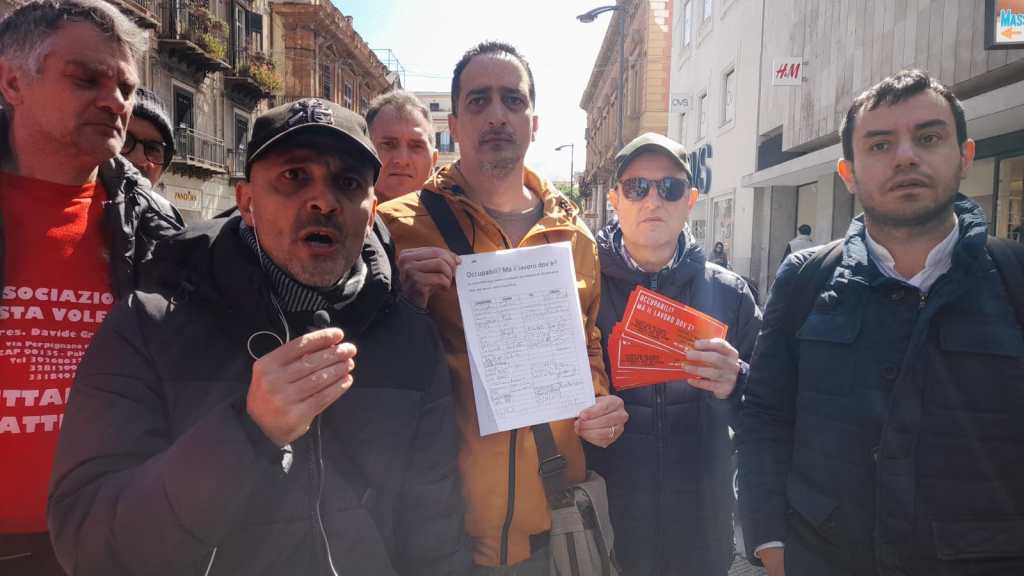 Percettori reddito Palermo, raccolta firme contro il MIA