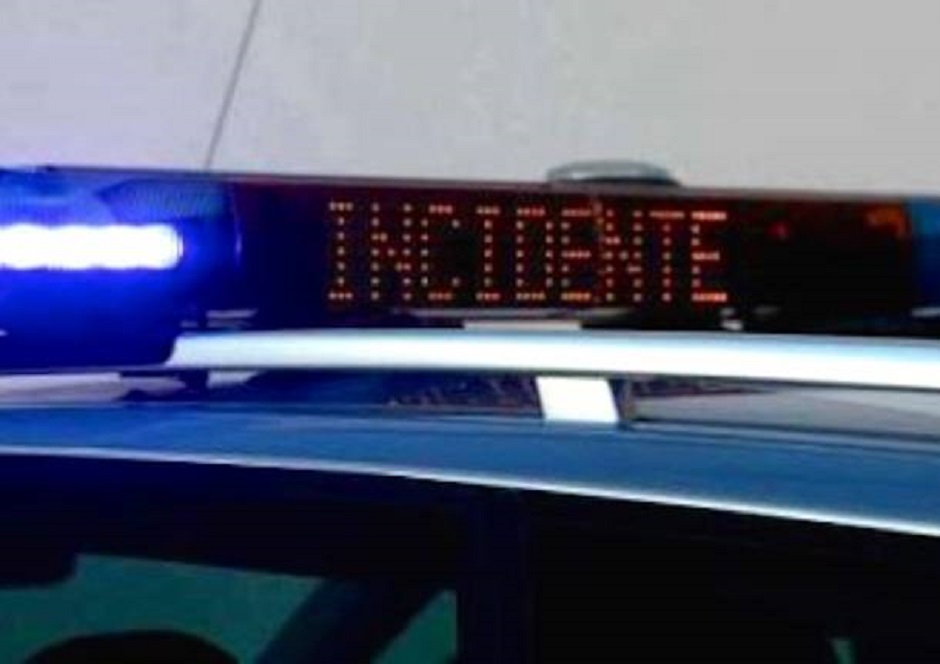 Fuga in auto di tre giovani nel Trapanese per evitare un controllo di polizia, la corsa finisce contro il muro, un morto