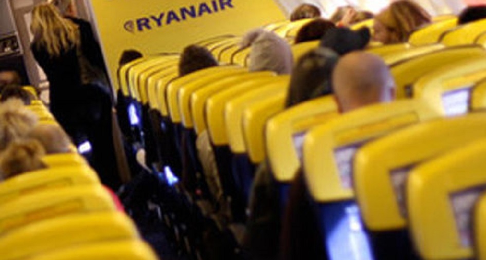 Un passeggero diretto allo scalo di Palermo accusa malore in un aereo dopo il decollo da Venezia, il pilota decide di deviare a Napoli