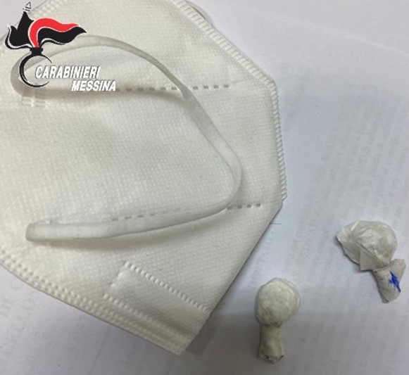 Macellaio spaccia droga utilizzando la mascherina, arrestato