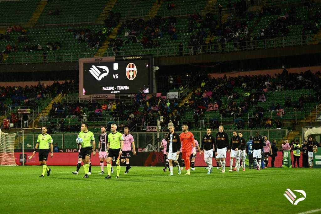 Palermo-Ternana, entrata squadre