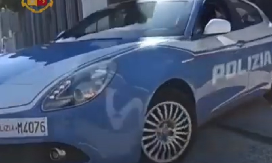 Un giovane arrestato a Palermo sperona l’auto della polizia dopo un inseguimento ad alta velocità in via Oreto, aveva già delle misure