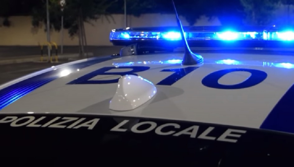 Blitz della polizia municipale nel centro storico di Palermo, scattano chiusure di locali nella movida selvaggia