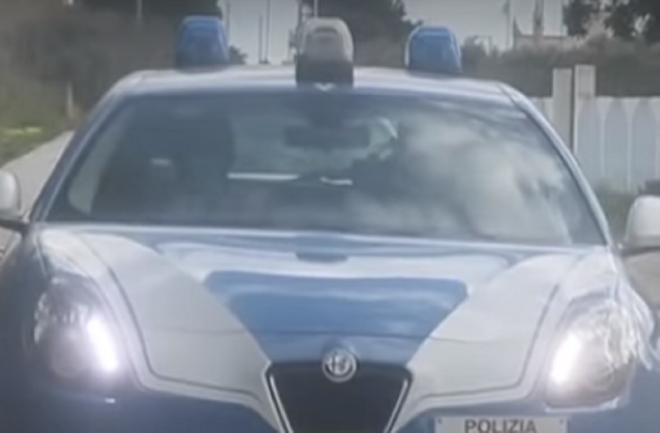 Un giovane arrestato nel Trapanese per spaccio di droga, la polizia trova in casa numerosi dosi di marijuana pronte per essere vendute