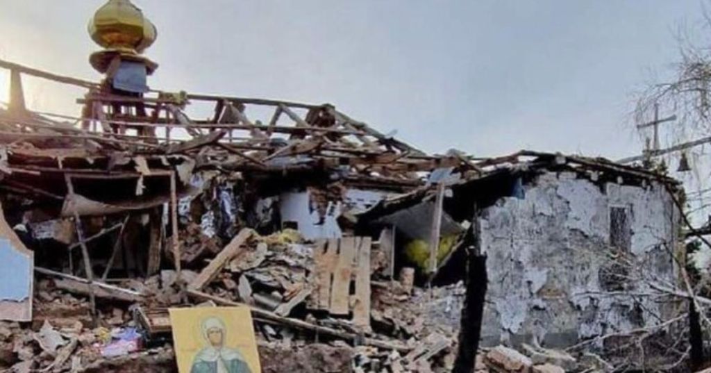 Chiesa distrutta in Ucraina da un missile russo.