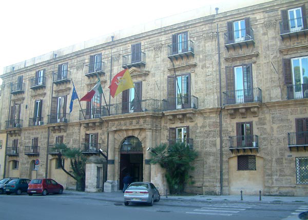 Manca solo la firma con lo Stato per sbloccare le assunzioni alla Regione, l’impegno a rientrare prima dal debito