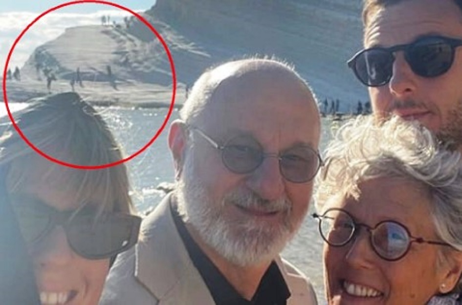 La campionessa di nuoto Federica Pellegrini in vacanza alla Scala dei Turchi se la prende contro chi calpesta i divieti di accesso