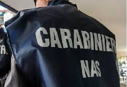 Nel Messinese chiusa una rosticceria dai Nas, trovate gravi carenze igieniche e persino dei problemi strutturali all’immobile