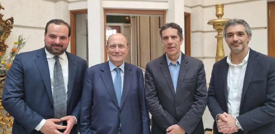 Schifani insieme al candidato a sindaco di Siracusa Messina e con i deputati Gennuso e Cannata