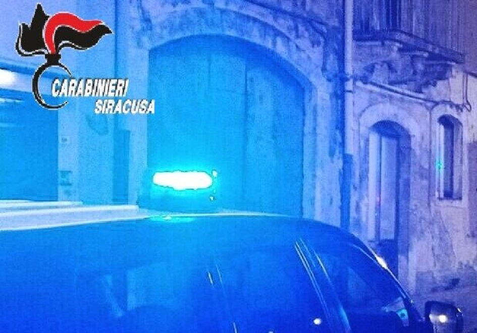 Profumi e droga al detenuto nel Siracusano, i carabinieri arrestano un infedele sovrintendente di polizia penitenziaria