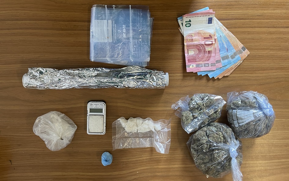 Arrestati due giovani nel Catanese in distinte operazioni antidroga, addosso e in casa trovate diverse dosi di stupefacenti