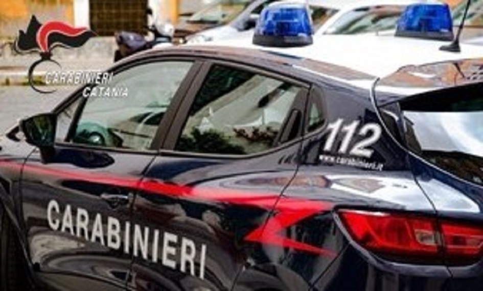 I carabinieri nel Catanese arrestano un uomo che aveva messo a segno furti di vario materiale all’ex comando di polizia municipale