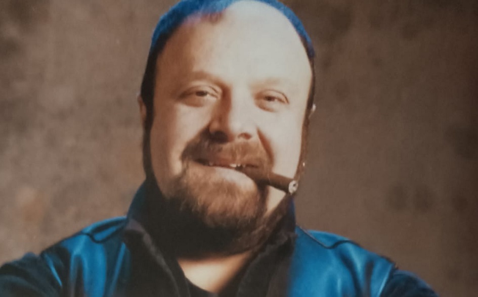 E’ morto per un improvviso malore il cantante Pino Giardina, negli anni ’80 fu al fianco di Pierangelo Bertoli nei suoi tour