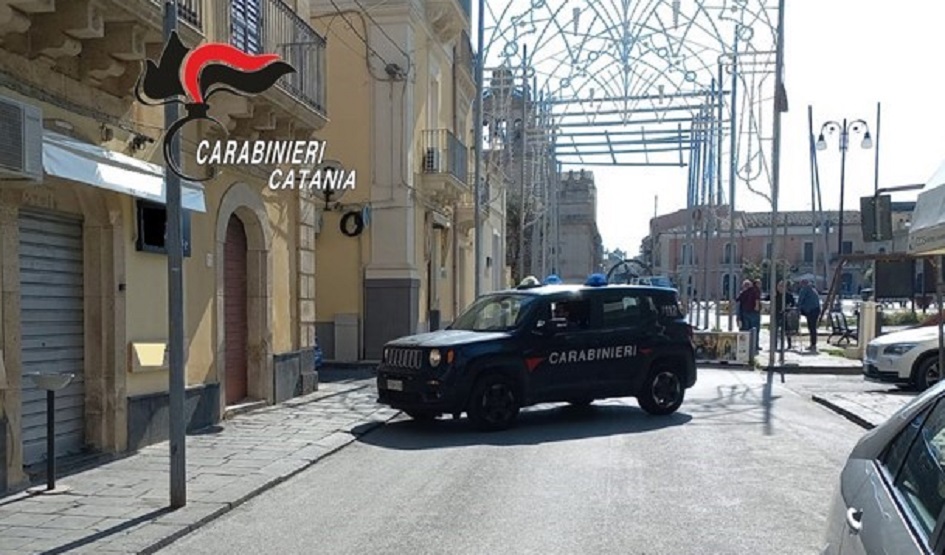 Sei denunce e un bar chiuso per la rissa scoppiata ad una festa patronale nel Catanese, i provvedimenti adottati da carabinieri e questore