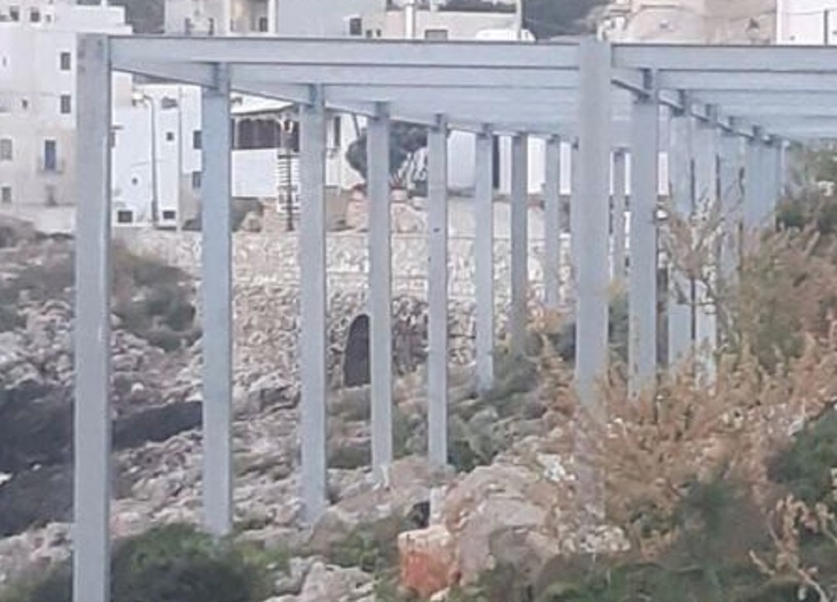 Legambiente sul piede i guerra per la struttura di metallo comparsa sulla scogliera di Levanzo, minacciate anche azioni legali