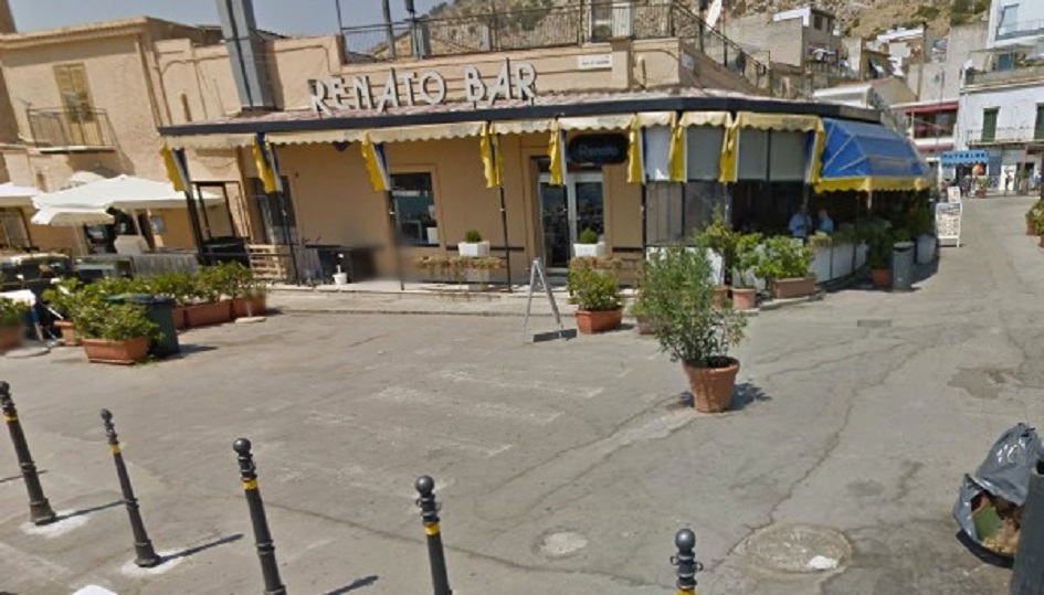 A distanza di 8 anni dalla chiusura dello storico Renato bar, la mega struttura al centro di Mondello riapre
