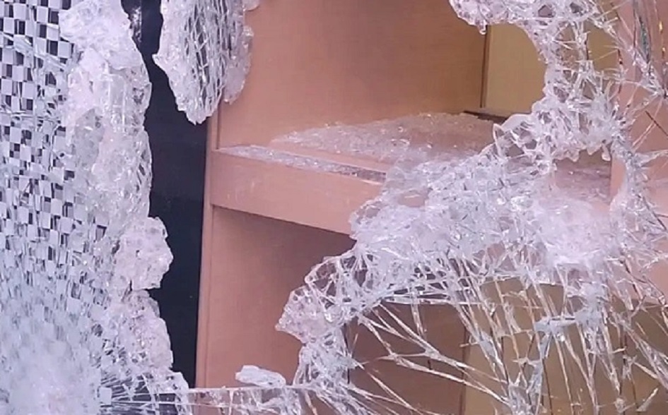 La banda spacca vetrine torna implacabile a battere altri due colpi a Palermo città, balordi in azione tra le vie La Farina e XX settembre