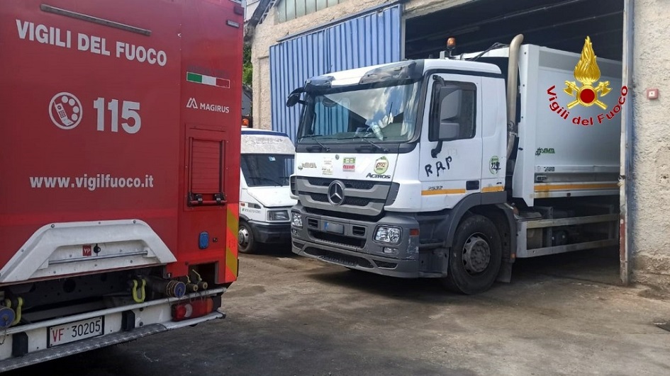 Le indagini a tamburo battente sul caso dell’operaio morto all’interno di una ditta che stava riparando un autocompattattore della Rap