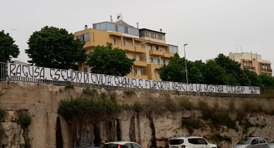 Striscione degli Ultrà del Ragusa per stigmatizzare le parole del principe Filiberto sul presunto avvelenamento dei suoi giocatori
