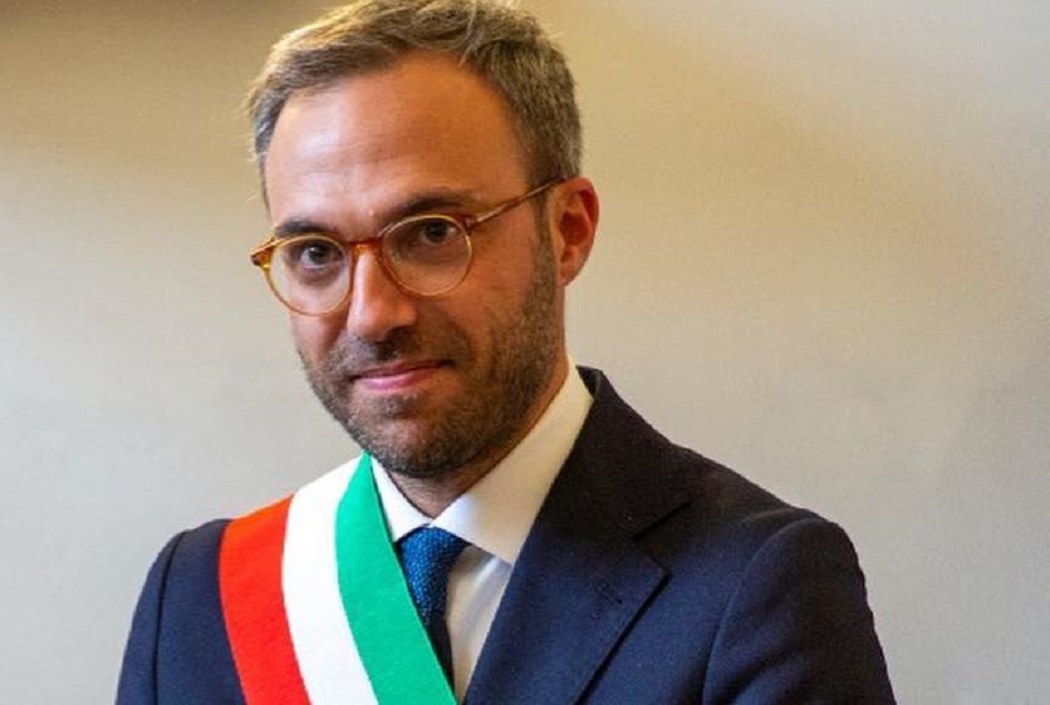 Frasi shock sui social contro il sindaco di Alcamo, “reo” di aver riaperto ieri le scuole nonostante il cessato allerta rossa