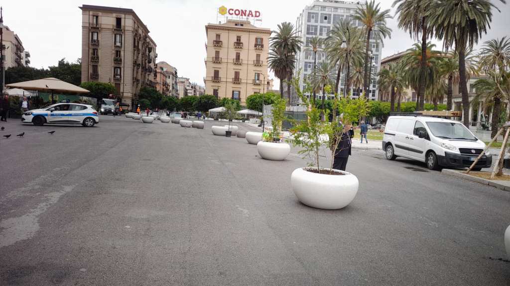 Nuovo arredo urbano in piazza Castelnuovo, Palermo