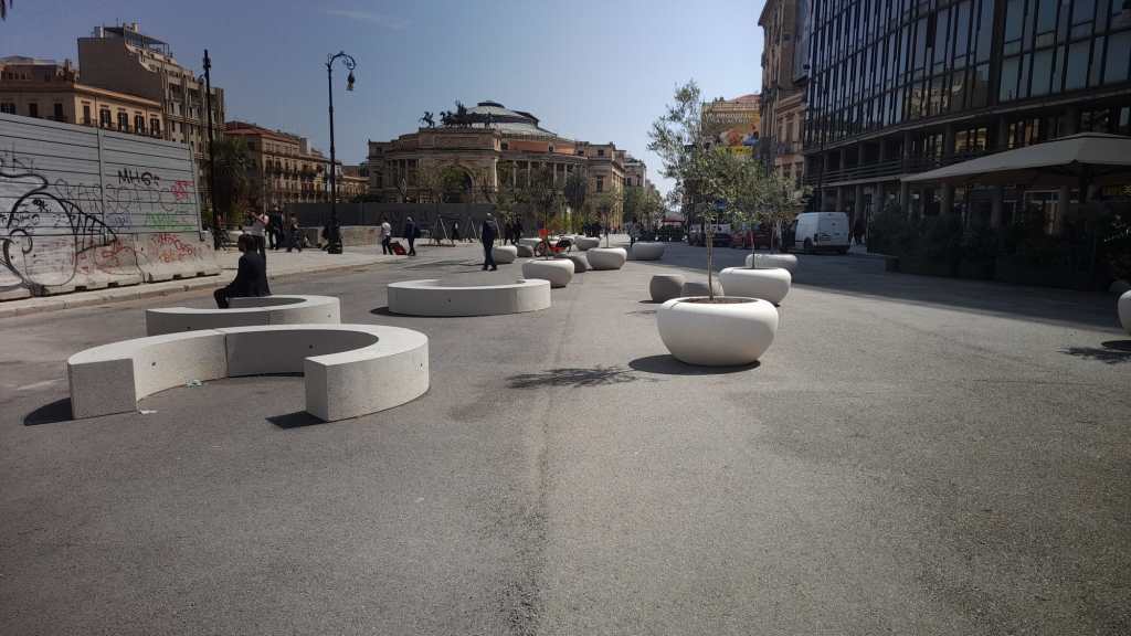 Arredo urbano nel centro di Palermo