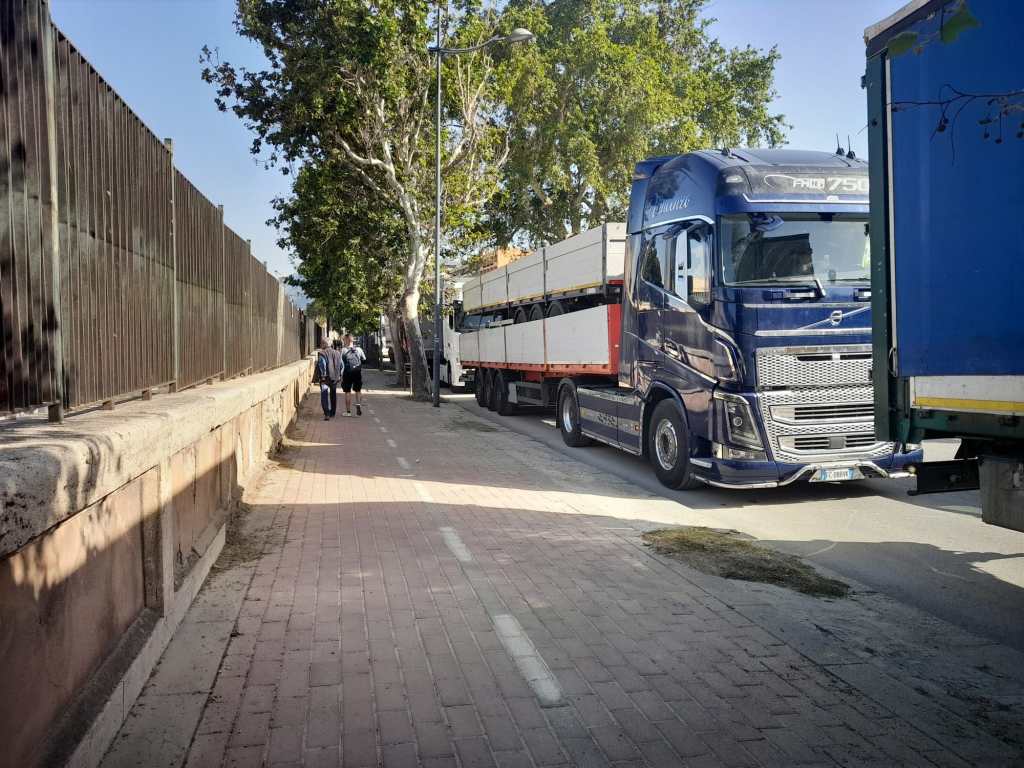 Caos traffico imbarcaderi Porto