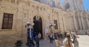 Rubinetti a secco e rifiuti in casa: Siracusa tra 2 emergenze e sindaco sotto assedio