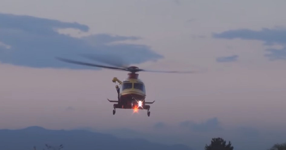 Cade dal lucernaio e fa un volo di 10 metri, è grave