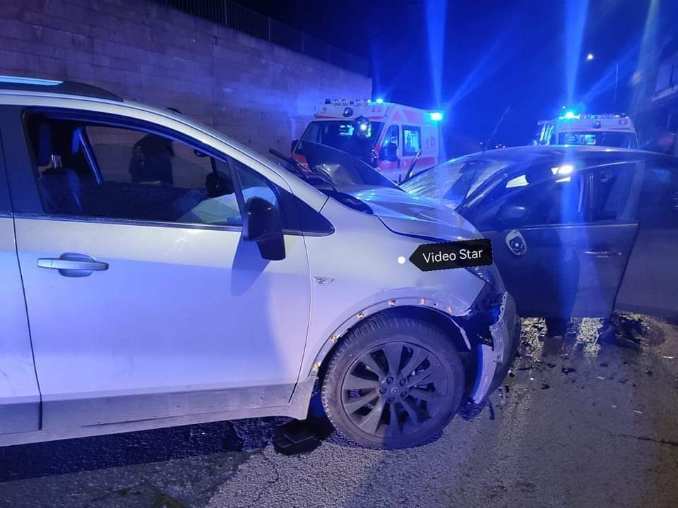 Scontro tra due auto, un morto e tre feriti nell'incidente, due ...