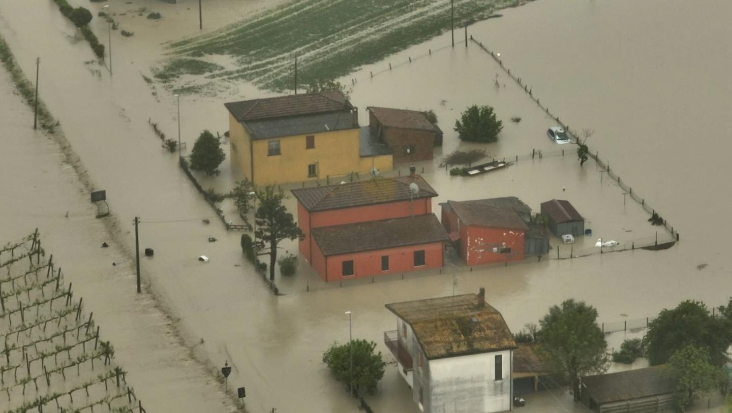 Maltempo in Emilia - Romagna, un morto e due dispersi
