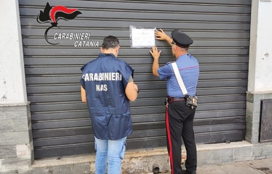 Denunciato commerciante nel catanese perché vendeva “sostanza nocive”, multati altri tre esercenti fuorilegge